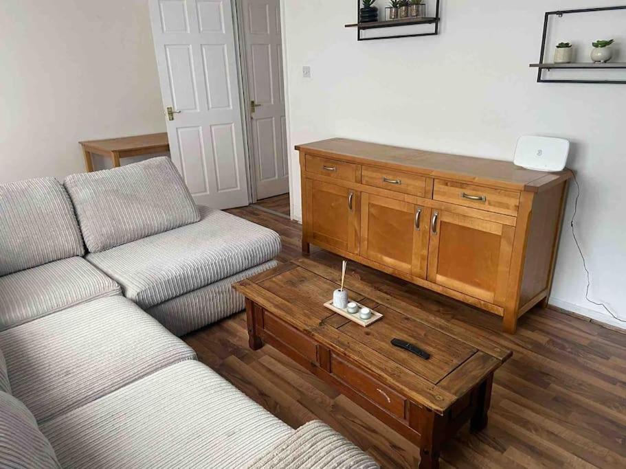 Manchester - Eccles - Business - Contractors - Families - Discounts Available Zewnętrze zdjęcie