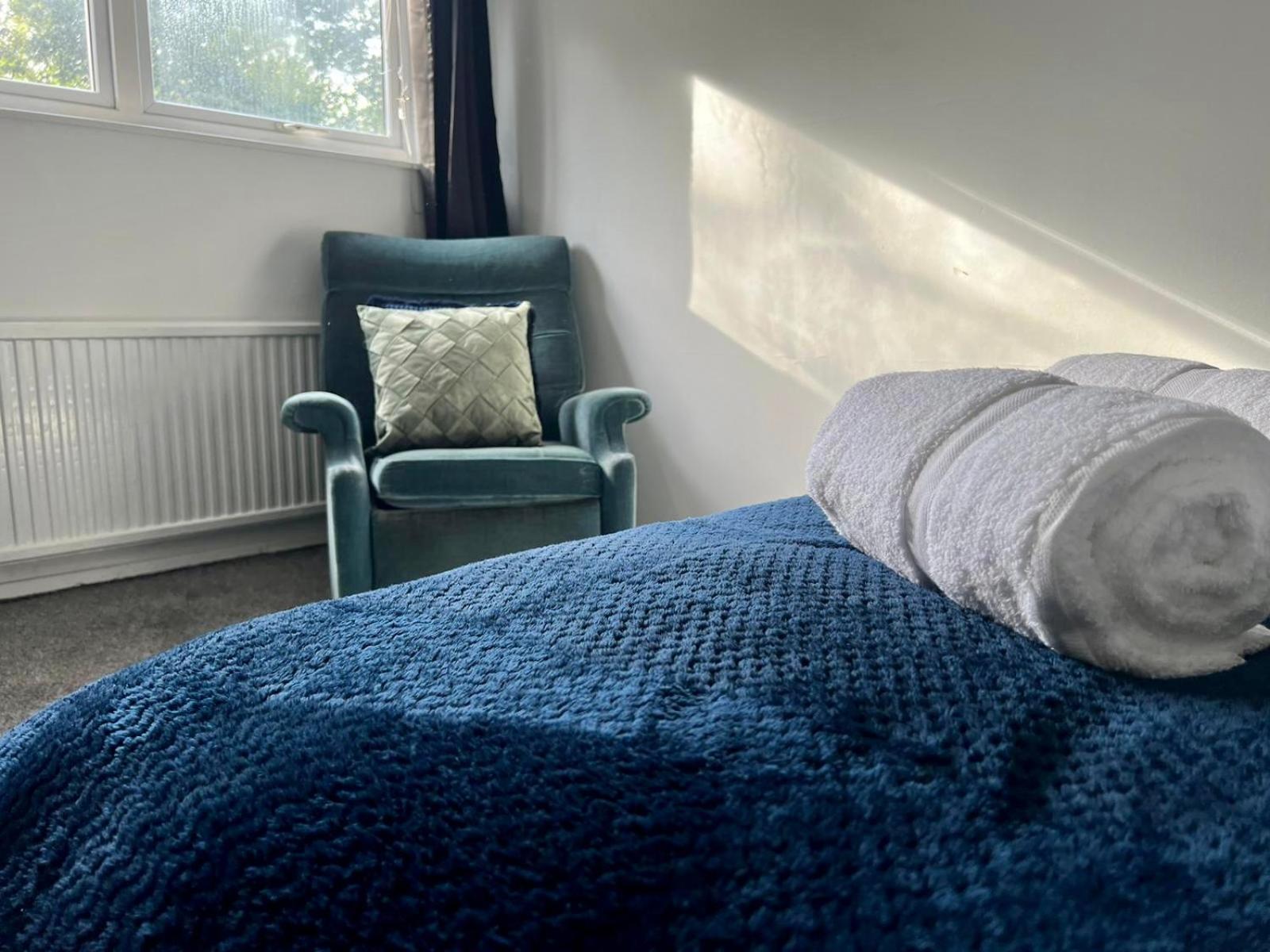 Manchester - Eccles - Business - Contractors - Families - Discounts Available Zewnętrze zdjęcie