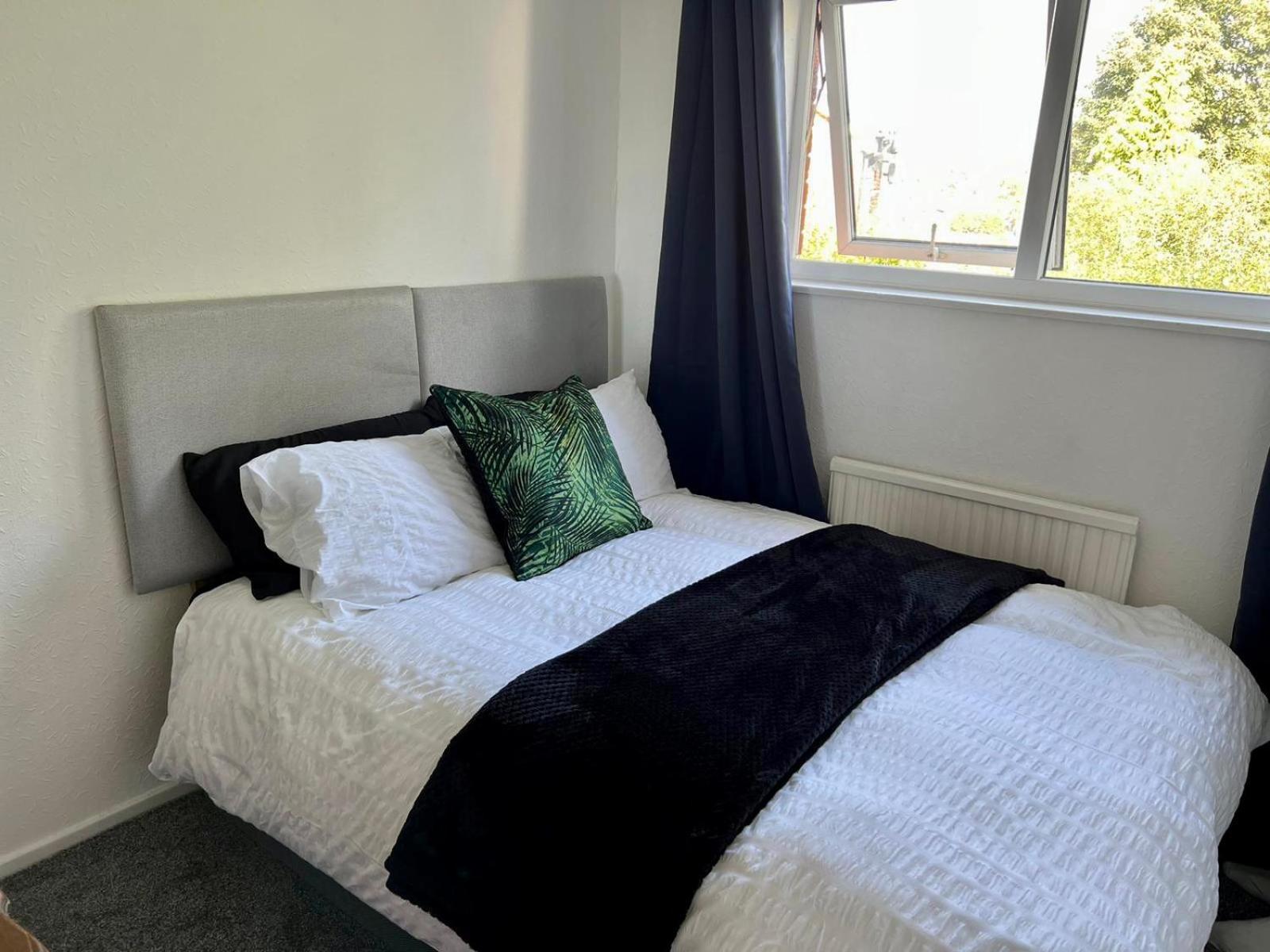 Manchester - Eccles - Business - Contractors - Families - Discounts Available Zewnętrze zdjęcie
