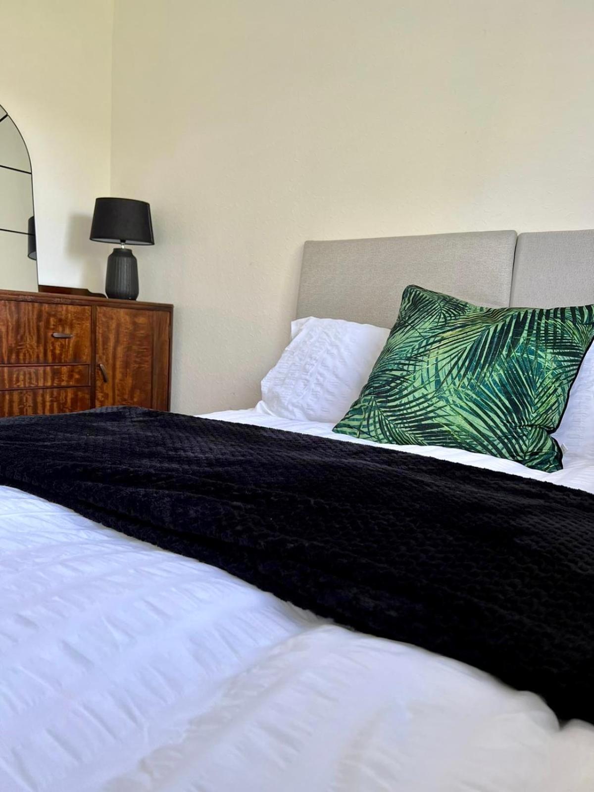 Manchester - Eccles - Business - Contractors - Families - Discounts Available Zewnętrze zdjęcie
